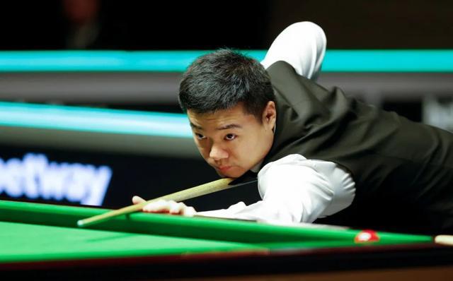 被薄雾笼罩 被薄雾笼罩